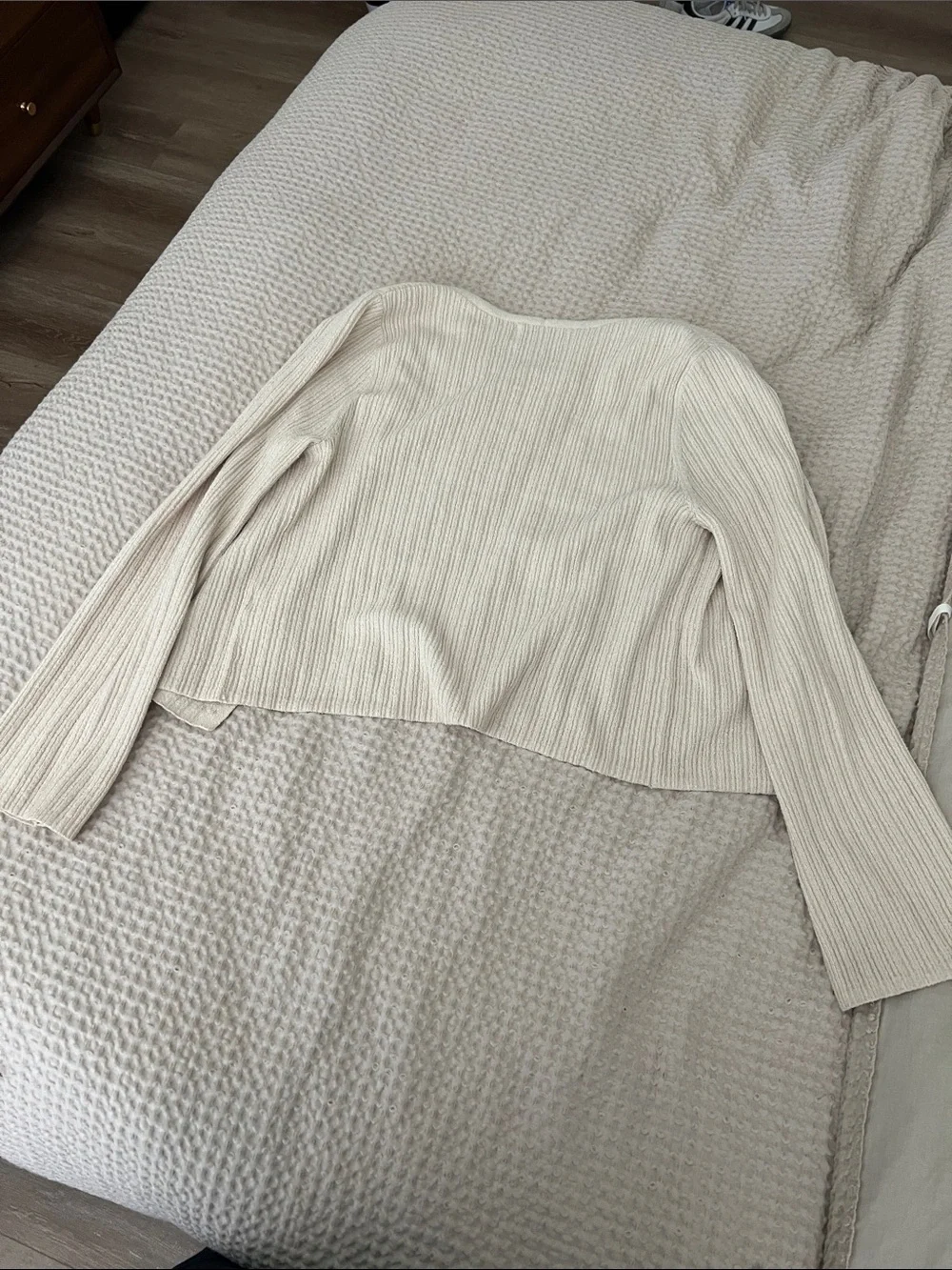 Old Navy Light Cream Ribbed V-Neck Button-Up Cardigan - Picture 5 of 6